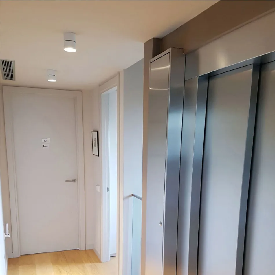 Round Decorative Wall Lamp Led 7W in White or Black Aluminium - China Viadurini