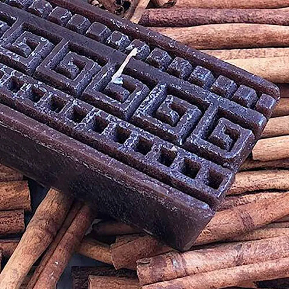 Artisan Rectangular Cinnamon Scented Candle Made in Italy - Alissa Viadurini