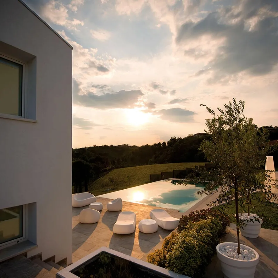 Design Outdoor Chaise Longue in White Polyethylene Made in Italy - Ervin Viadurini