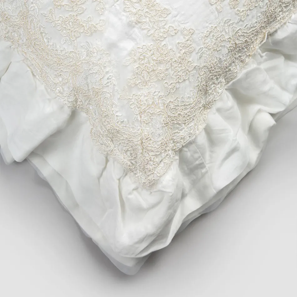 Square Pillowcase in White Linen with Decorative Lace on the Edges and Ruffles - Priscilla Viadurini