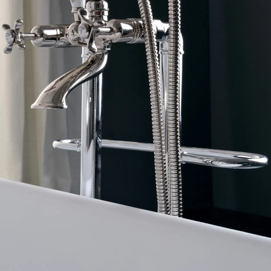 Floor Standing Bathtub Group with Towel Rack and Hand Shower Made in Italy - Turin Viadurini
