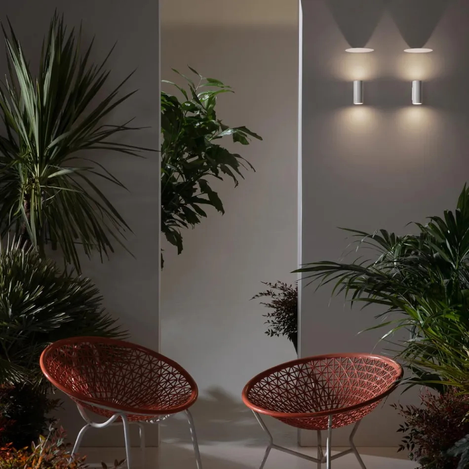 Design Outdoor Wall Lamp in White or Black Aluminium - Leopida Viadurini