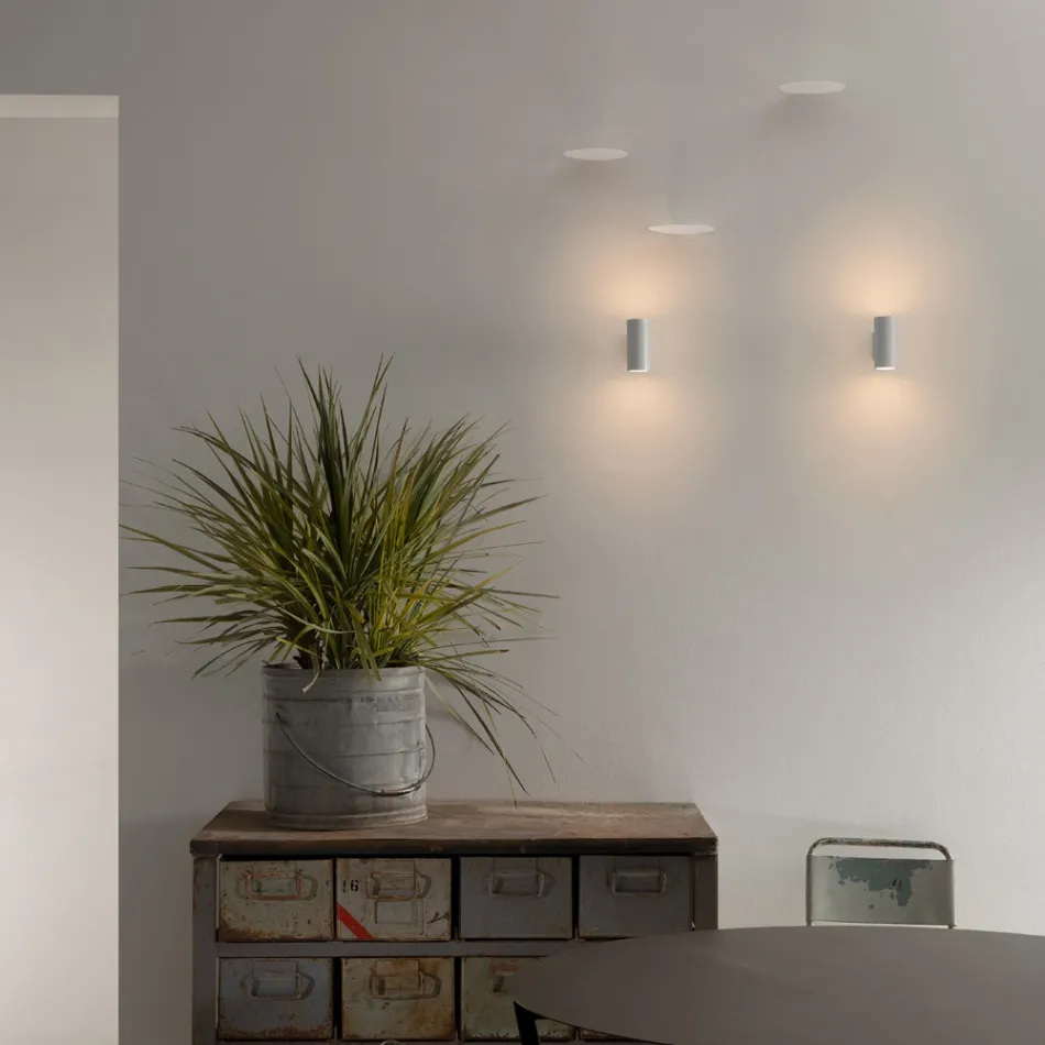 Design Outdoor Wall Lamp in White or Black Aluminium - Leopida Viadurini