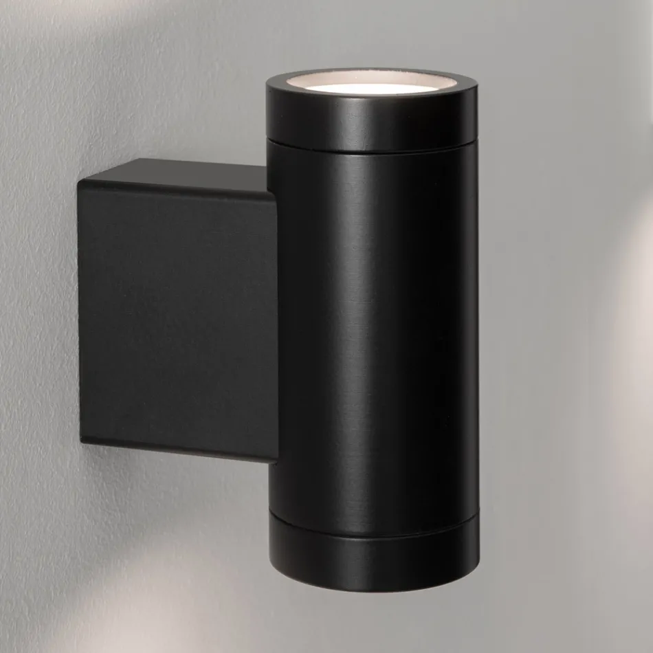 Design Outdoor Wall Lamp in White or Black Aluminium - Leopida Viadurini