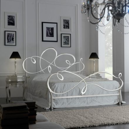 Double bed with matching footboard, mattress and 2 bedside tables - Nebbia Viadurini