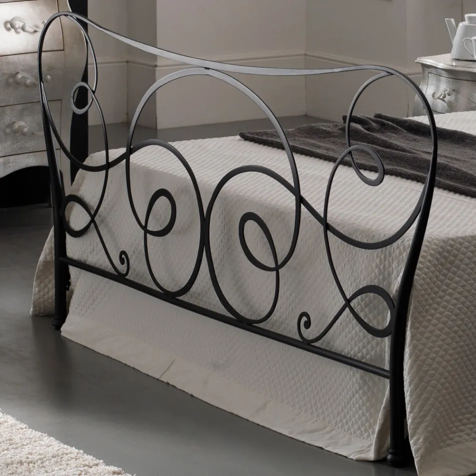 Double bed with footboard, mattress, pillows and 2 bedside tables - Lampo Viadurini