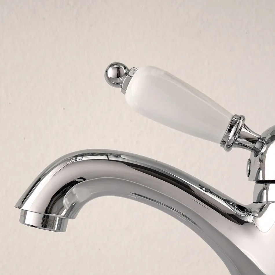 Classic Style Handmade Brass Basin Mixer with Lever - Noriana Viadurini