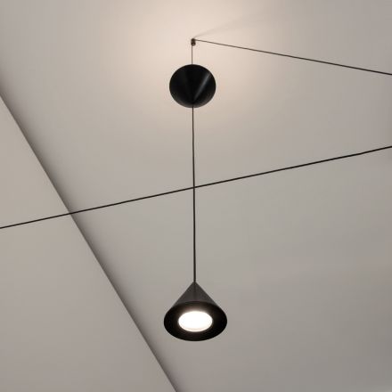 Floor Lamp in Black Aluminium and Double Cone Minimal Design - Mercado Viadurini