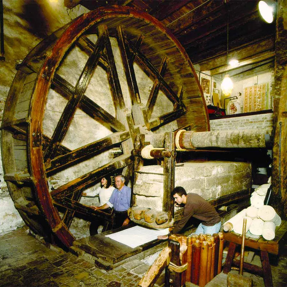 Precious Hand Painted Hemp Handmade Apron Made in Italy - Brands Viadurini