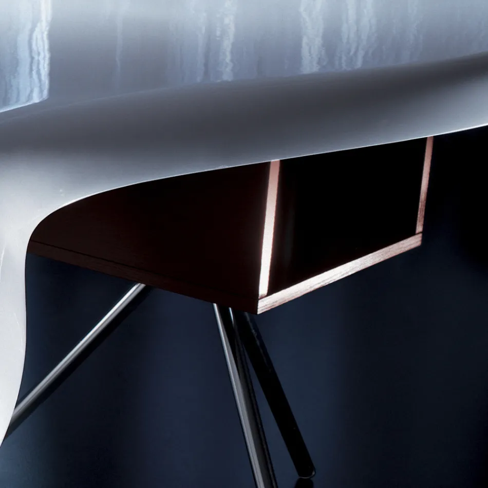 Executive desk by Karim Rashid in polyurethane in various finishes - James Viadurini
