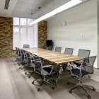 Ergonomic Swivel Office Chair with Wheels and Armrests - Filanna Viadurini