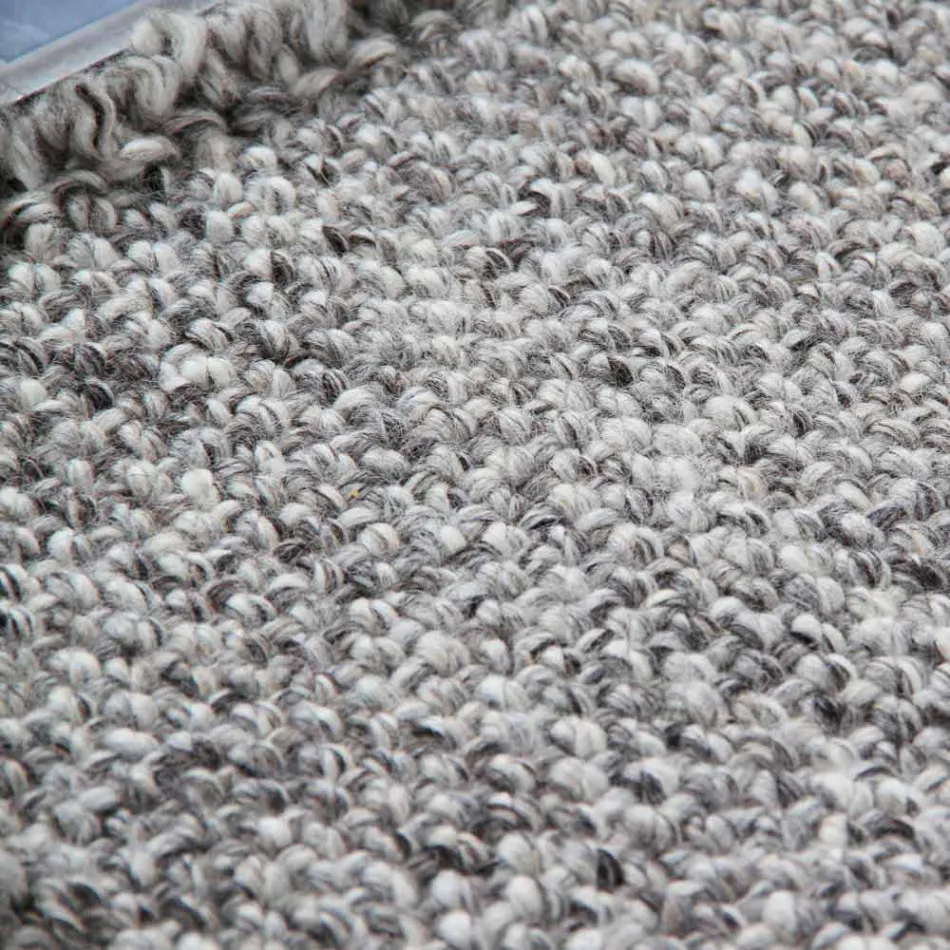 Large and Modern Design Fringed Wool Rug Black or Cream - Jacqueline Viadurini