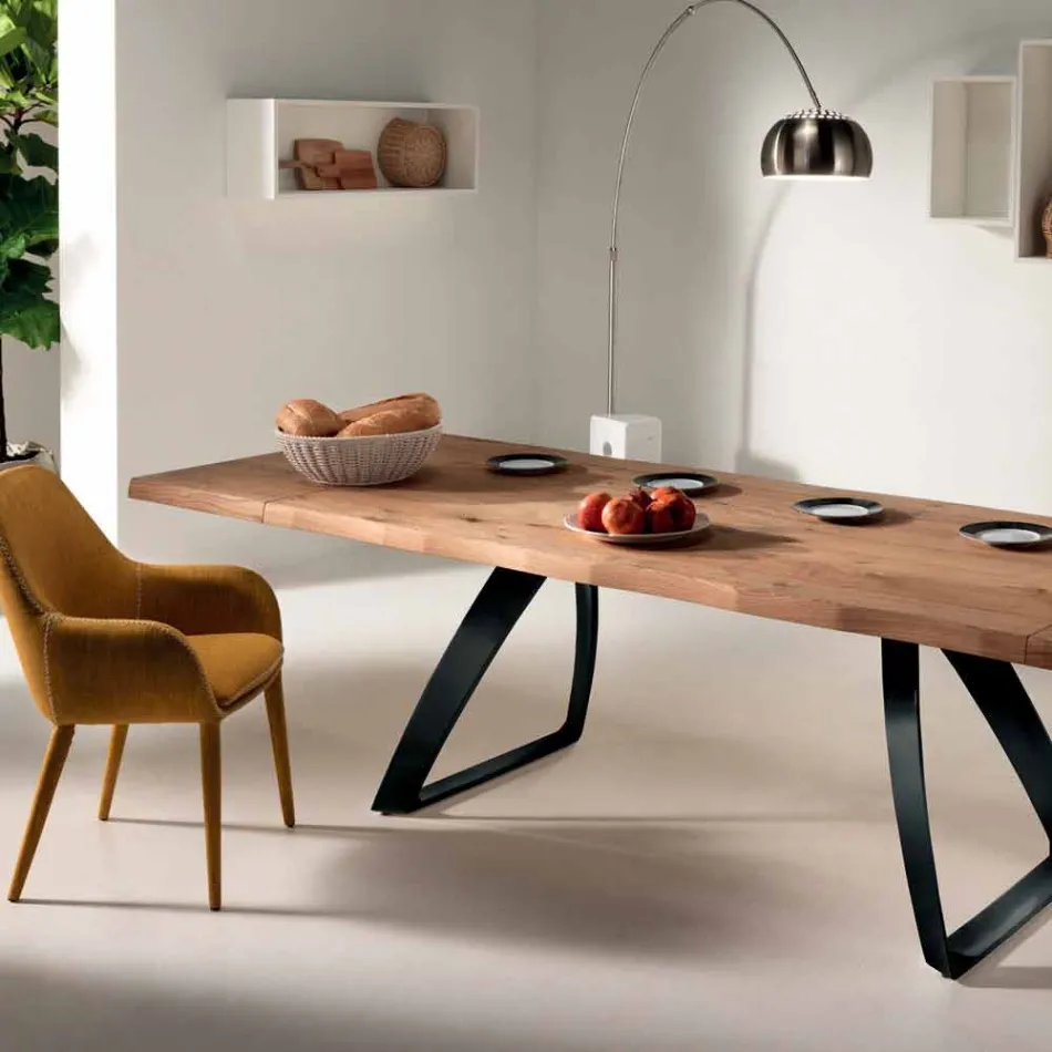 Extensible oak veneered table and black metal Travis Viadurini