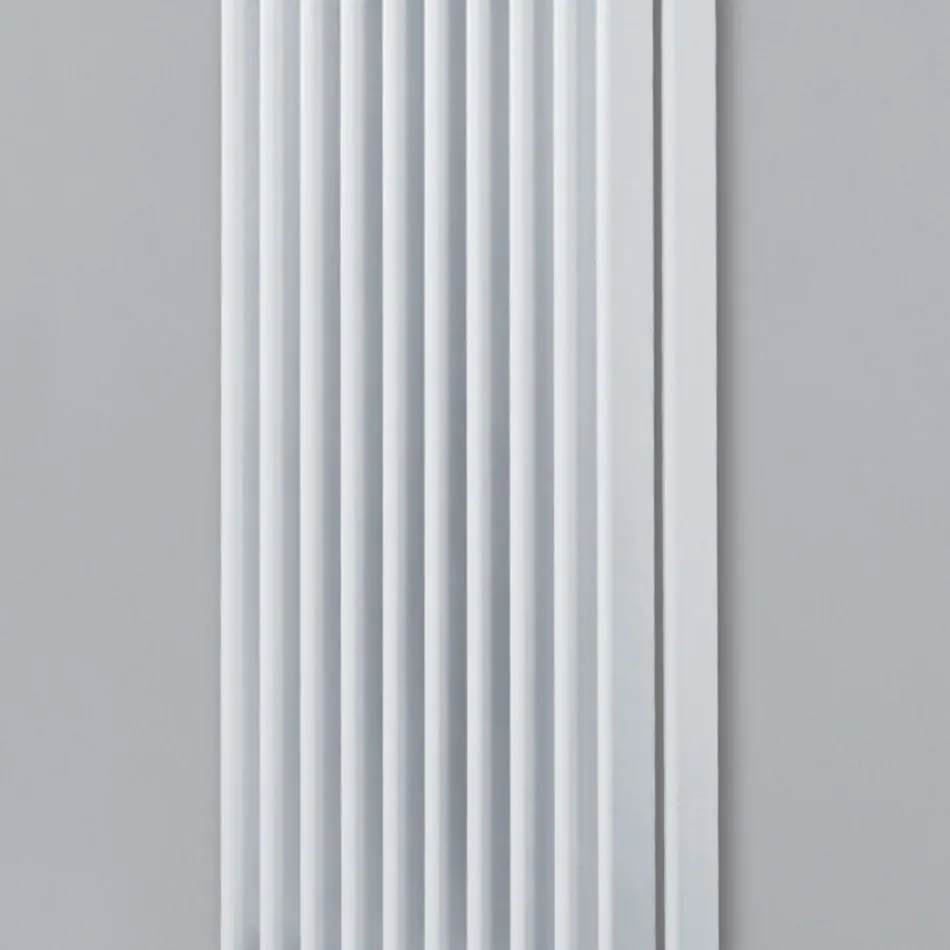 Hydraulic Radiator with Flat Elements in Traffic White Steel - Plum Viadurini