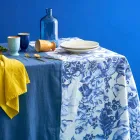 Printed and Garment-Wash Linen Tablecloth with a Lush Floral Design - Caress Viadurini
