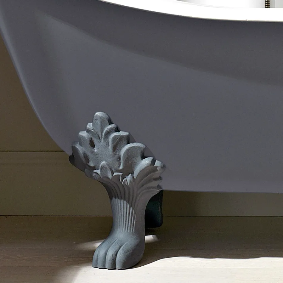 Vintage Freestanding Bathtub with Feet, in Cast Iron - Nadine Viadurini
