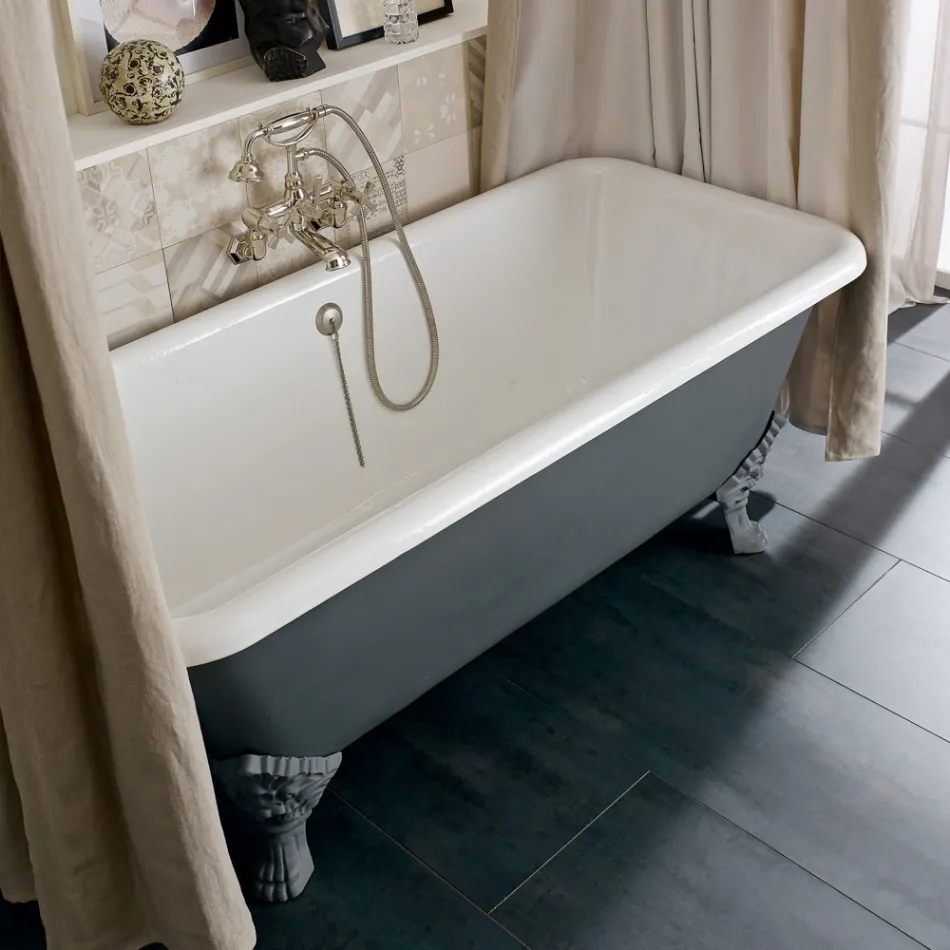 Vintage Freestanding Bathtub with Feet, in Cast Iron - Nausica Viadurini