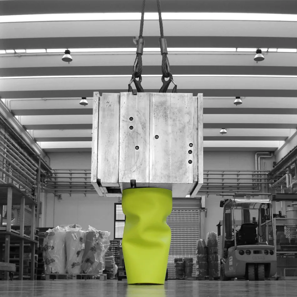 Matt Colored Polyethylene Outdoor Vase Made in Italy - Proud Viadurini